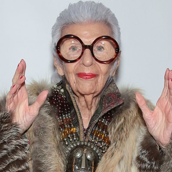 Living With Giants' Previously Loved Closet!! - Picture 8 of 8